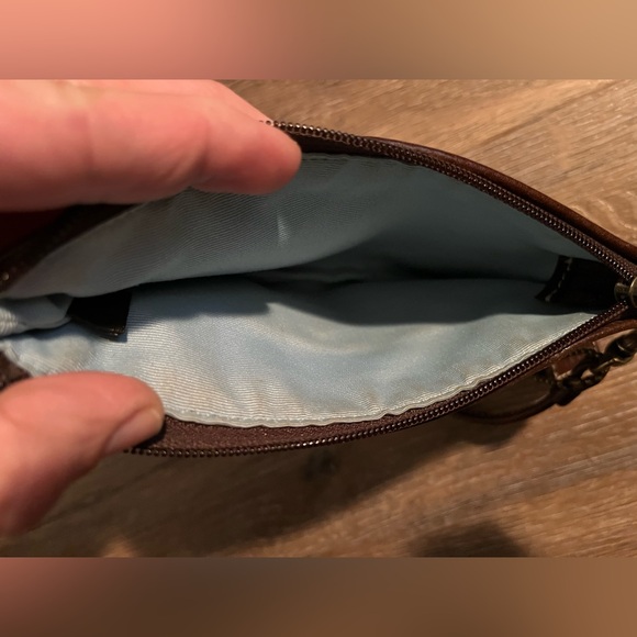 Coach wristlet - Picture 7 of 8